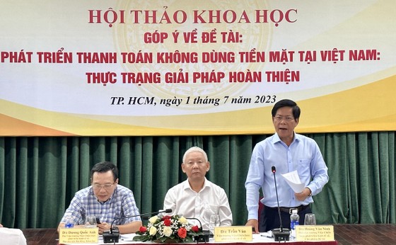 Phát triển thanh toán không sử dụng tiền mặt: Thực trạng và giải pháp